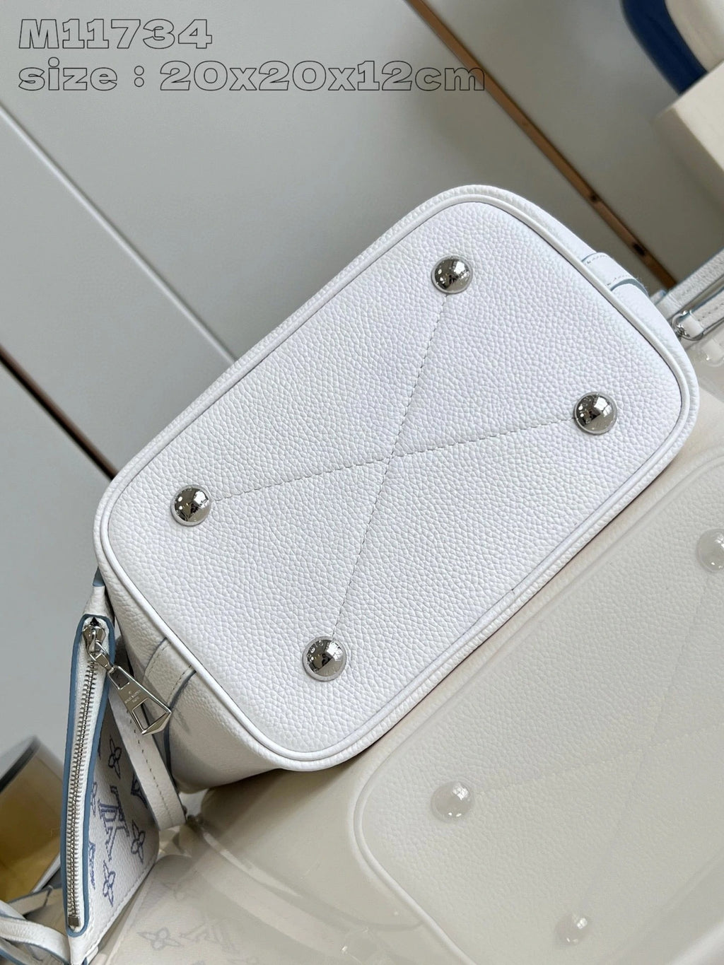 LOUIS VUITTON BAG