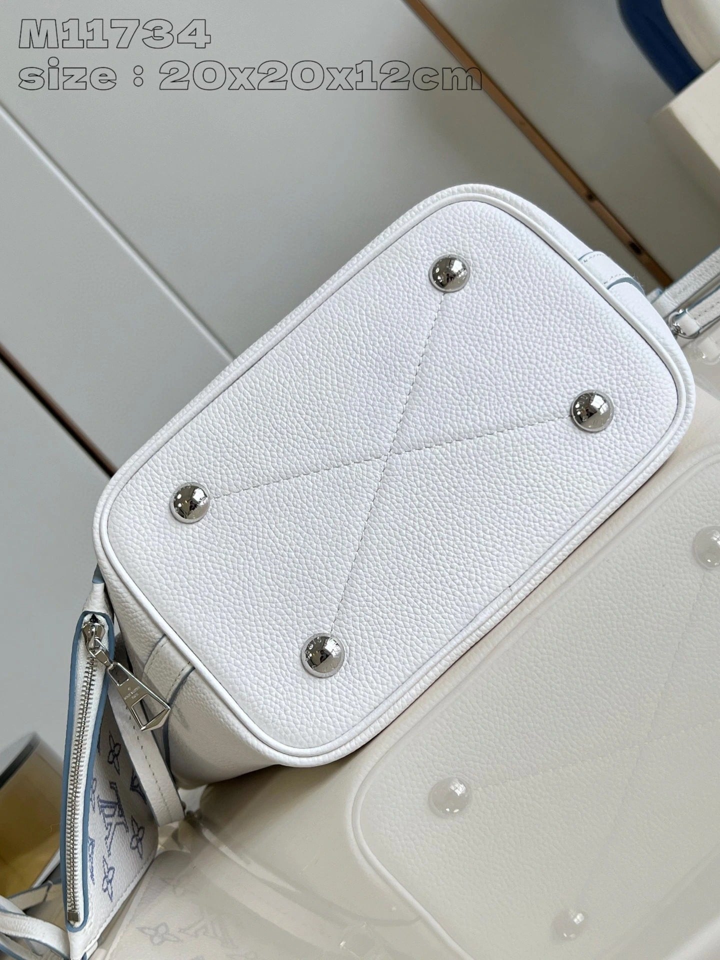 LOUIS VUITTON BAG