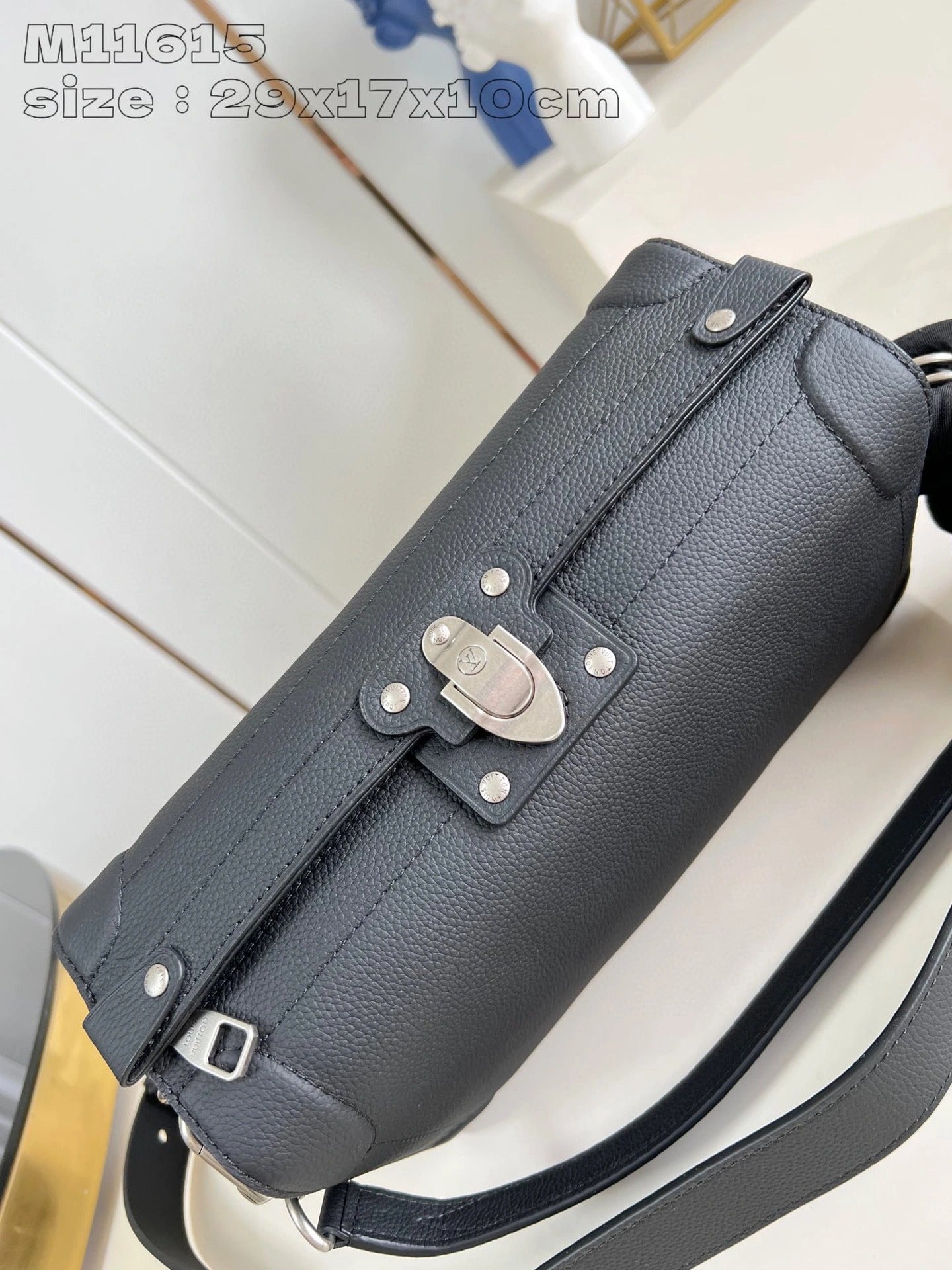 LOUIS VUITTON BAG