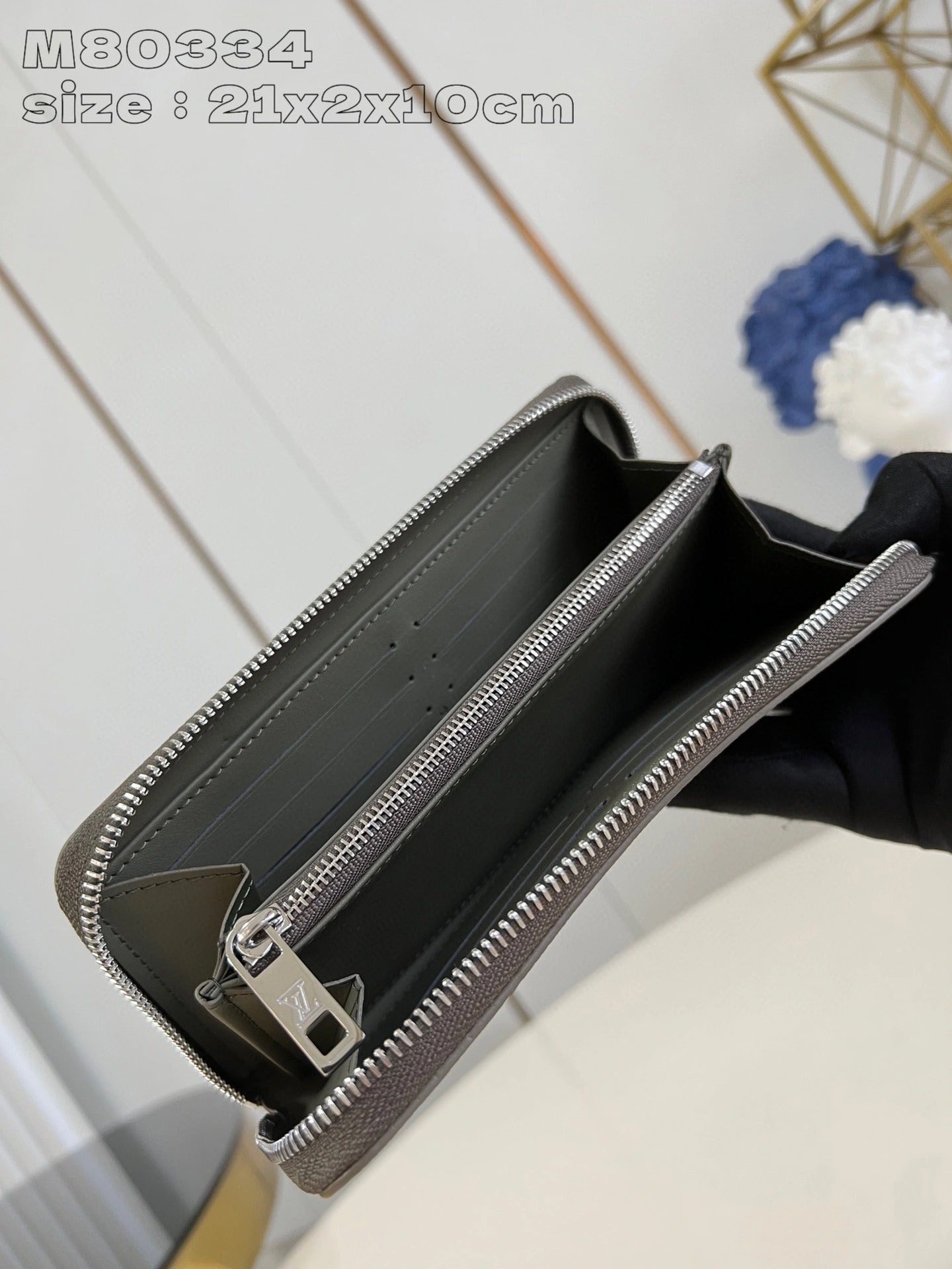 LOUIS VUITTON BAG