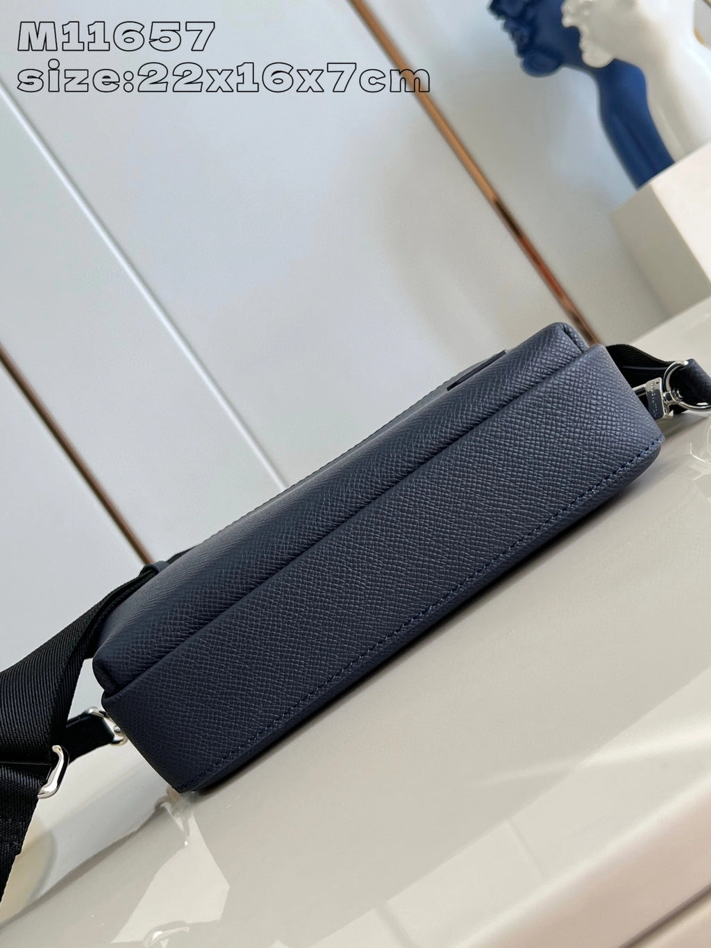 LOUIS VUITTON BAG