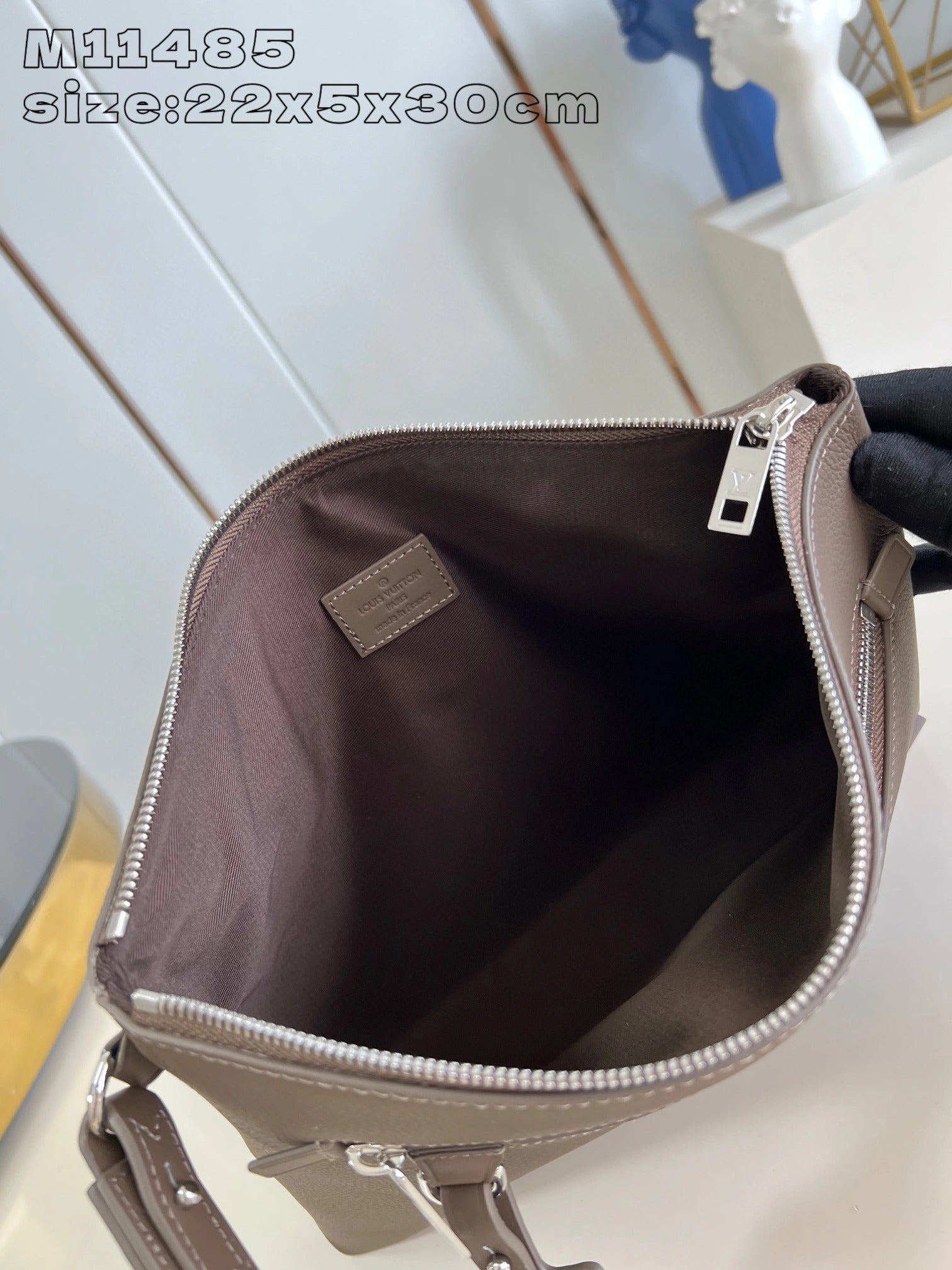 LOUIS VUITTON BAG